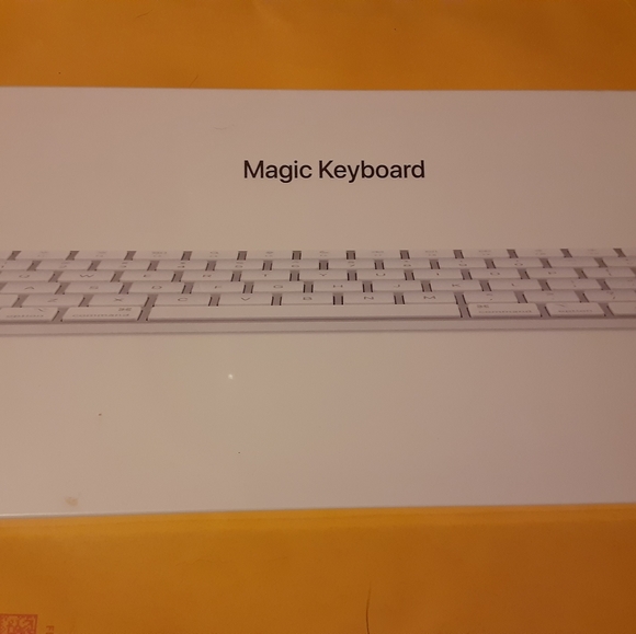 Apple Magic Keyboard (factory sealed) - Picture 2 of 4